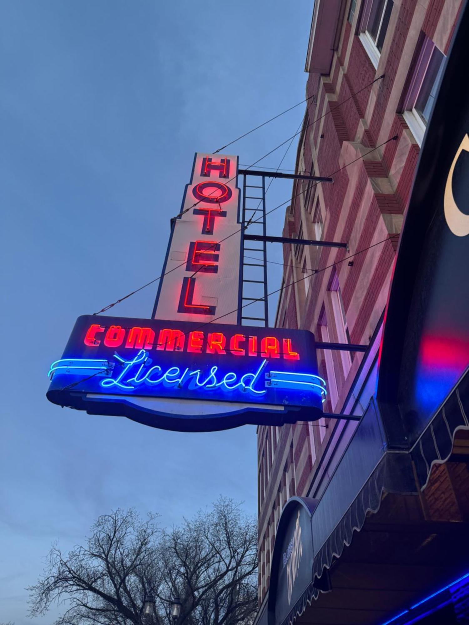 Commercial Hotel Edmonton Kültér fotó